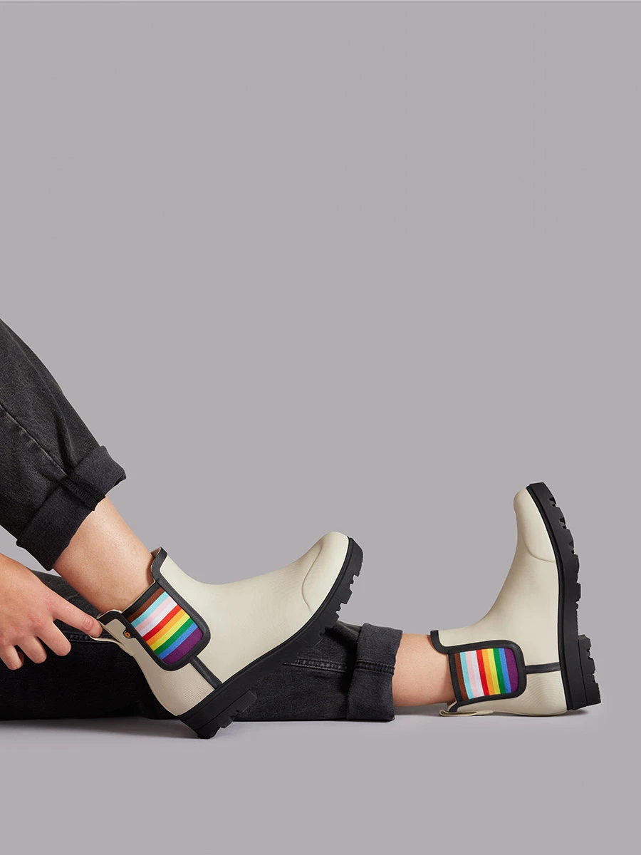 BOGS White Multi Holly Chelsea 4 BOGS White Multi Holly Chelsea - Image 2