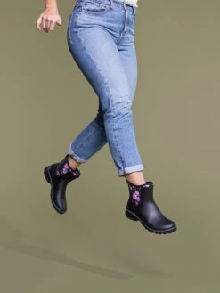 BOGS Black Multi Sauvie Slip On Boot Painterly 10 BOGS Black Multi Sauvie Slip On Boot Painterly -BOGS Shoes Sales Store 02 14